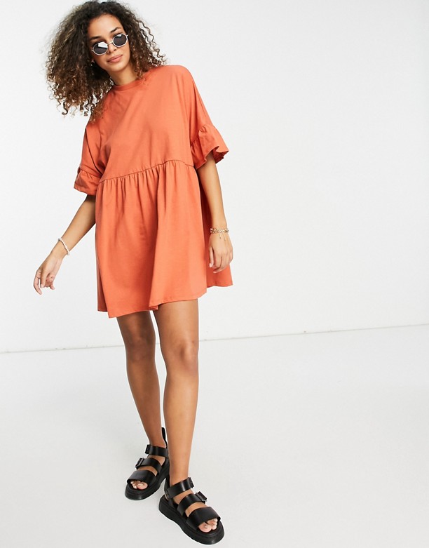 ASOS DESIGN – Pomarańczowa luźna sukienka oversize z falbankami przy rękawach Kolor Butterscotch Najlepszy 