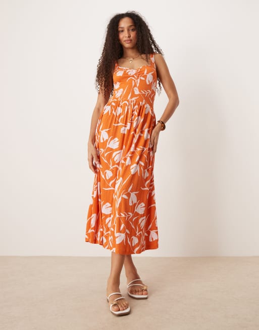 ASOS DESIGN – Pomarańczowo-biała marszczona sukienka midi z dekoltem w kształcie serca w kwiatowy wzór