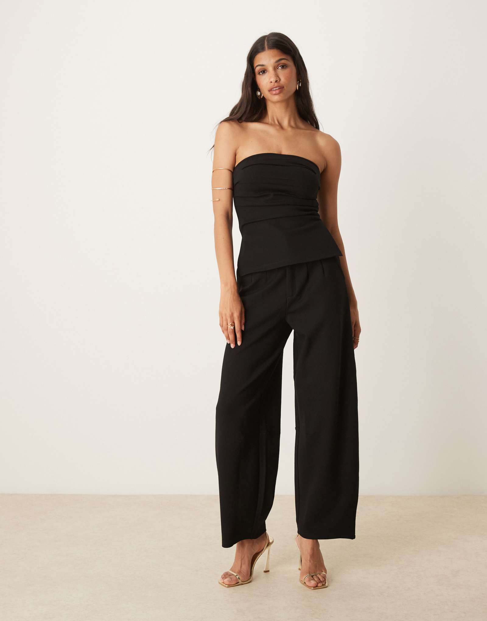 Дизайнерские брюки ponte barrel leg черного цвета от ASOS - часть комплекта