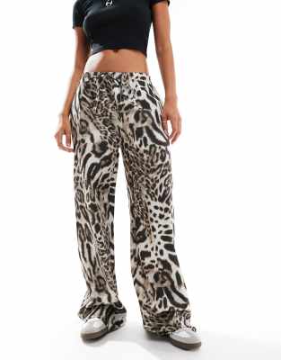 ASOS DESIGN - Popeline-Hose mit weitem Schnitt und Animalprint-Bunt