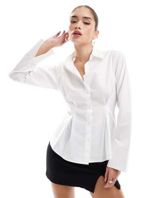 poplin cinch waist shirt in white