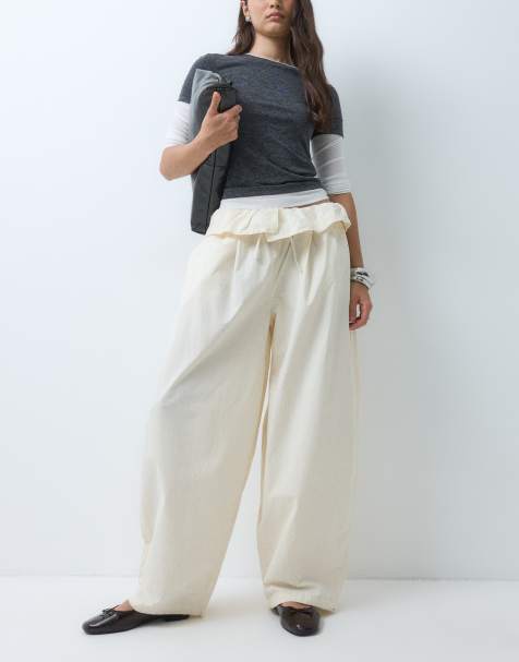 ASOS DESIGN poplinowe spodnie z zakładkami, szerokie nogawki, z wywijanym pasem, w kolorze ivory - view 1
