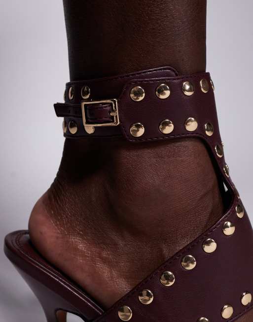 ASOS DESIGN - Power - Schoenen met hoge hak, studs en brede pasvorm in bordeauxrood, 3 van 4