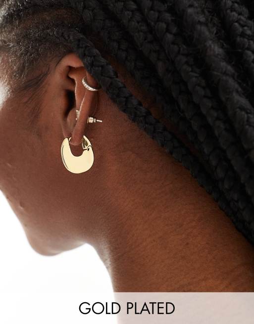 ASOS DESIGN – Powlekane 14-karatowym złotem płaskie kolczyki-koła 20 mm z zapięciem na zatrzask