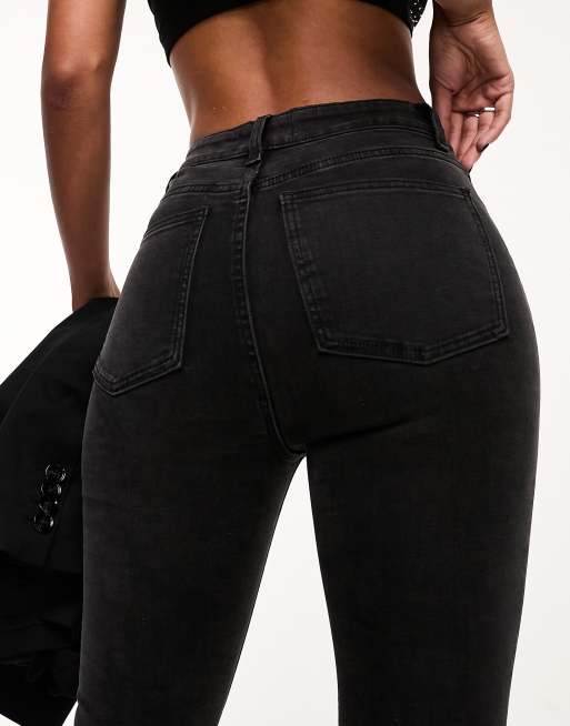 ASOS DESIGN – Powlekane jeansy o obcisłym kroju w spranym czarnym kolorze, 3 z 5