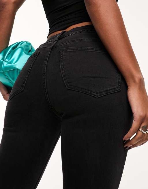 ASOS DESIGN – Powlekane jeansy o obcisłym kroju w spranym czarnym kolorze , 4 z 5