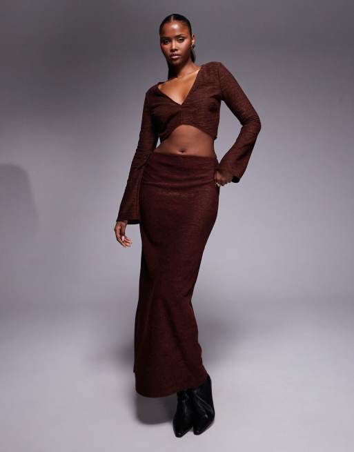 ASOS DESIGN – Szczotkowany prążkowany zestaw: krótki top z dekoltem w szpic i spódnica maxi, 2 z 3