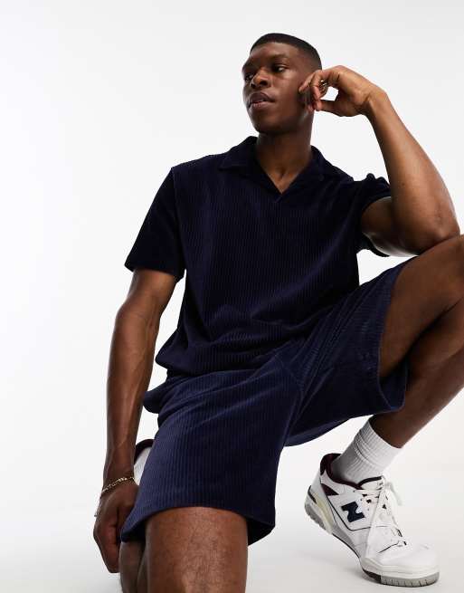 ASOS DESIGN – Prążkowana welurowa koszulka polo o luźnym kroju w granatowym kolorze, część zestawu