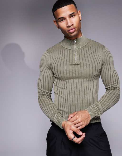 ASOS DESIGN – Prążkowany dzianinowy sweter o kroju podkreślającym sylwetkę z wysokim kołnierzem z suwakiem pod szyją w kolorze khaki z efektem sprania
