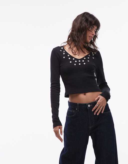 ASOS DESIGN – Prążkowany szczotkowany top w czarnym kolorze z długimi rękawami i dekoltem w kształcie litery U z guzikami