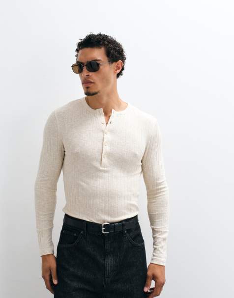ASOS DESIGN – Prążkowany T-shirt z domieszką lnu o kroju podkreślającym sylwetkę z długimi rękawami i dekoltem henley - view 1