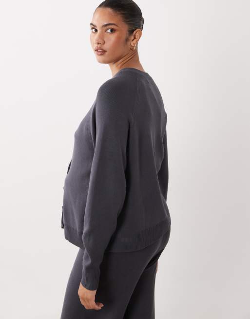 ASOS DESIGN Premamá cárdigan de punto compacto y corte boxy de conjunto en gris carbón, 4 de 4