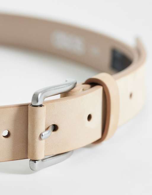 ASOS DESIGN – Premium – Beige finskärp i nubuckläder med silverfärgat spänne, 2 av 3