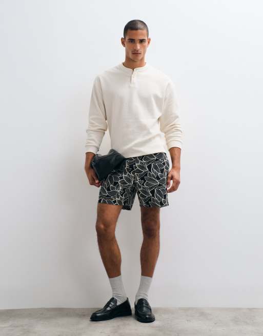 ASOS DESIGN Premium Co-ord-Shorts mit All-over-Blumenstickerei in Schwarz, 4 von 5
