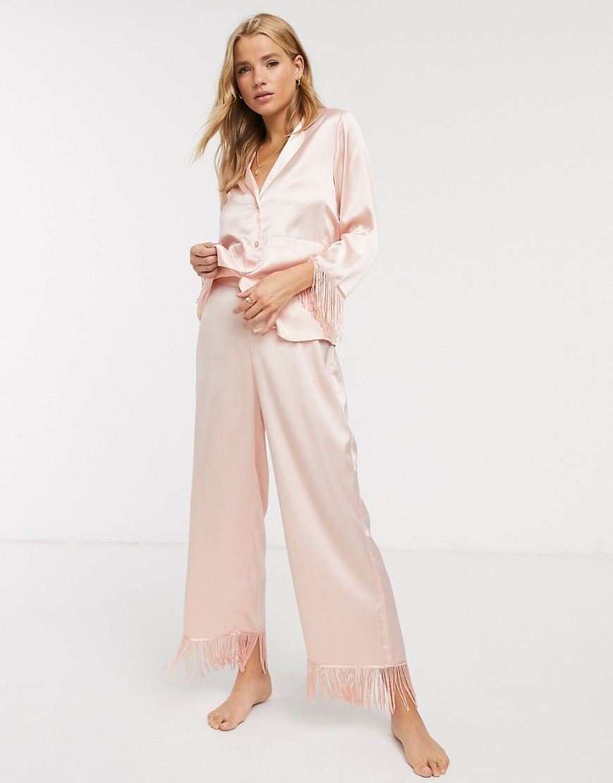 ASOS DESIGN Premium - Completo pigiama con camicia e pantaloni in raso con frange-Rosa