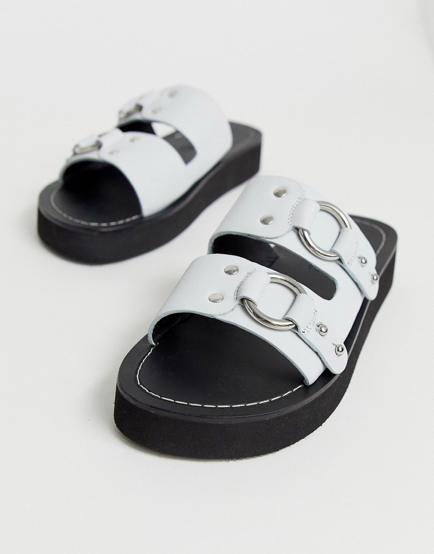 ASOS DESIGN Premium - Ficton - Sandali bassi in pelle bianca con dettagli in metallo-Bianco