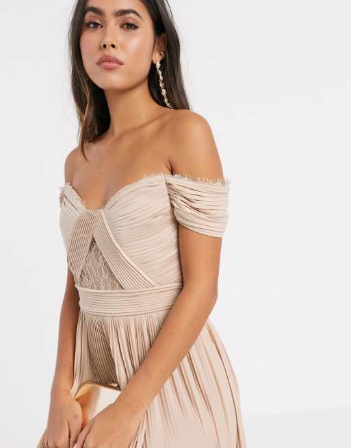 ASOS DESIGN - Premium - Guldfarvet bardot-maxikjole med blonder og plisseringer, 3 af 4