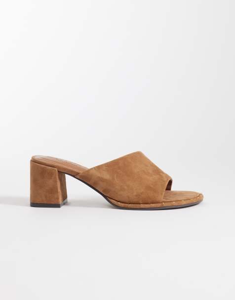 ASOS DESIGN Premium – Hammer – Camelowe asymetryczne klapki na średnim obcasie z zamszu - view 1