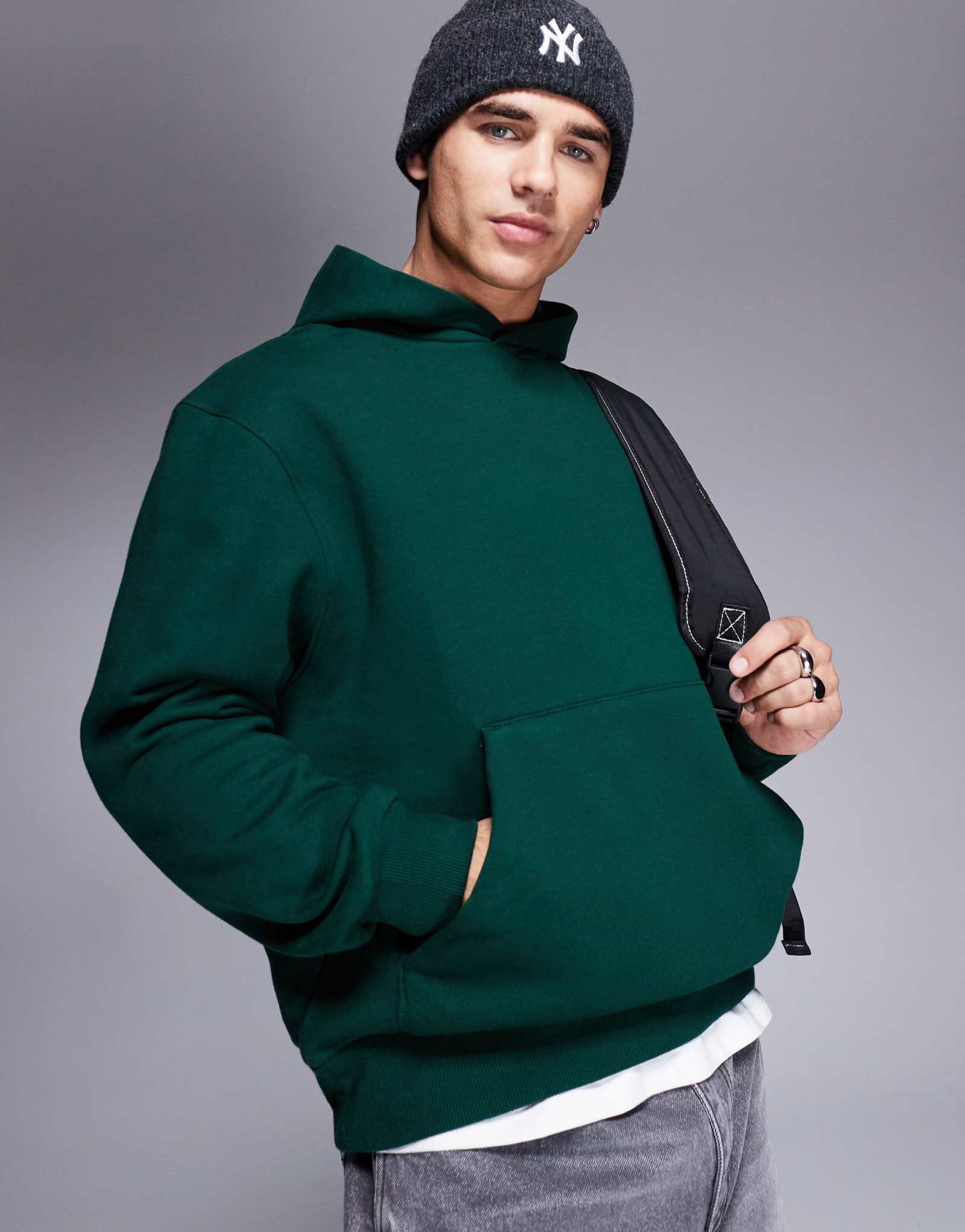 Толстовка ASOS DESIGN premium heavyweight oversize hoodie 400gsm темно-зеленого цвета