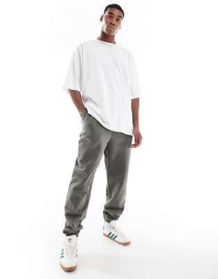 premium heavyweight oversized sweatpants 400gsm in khaki-Green