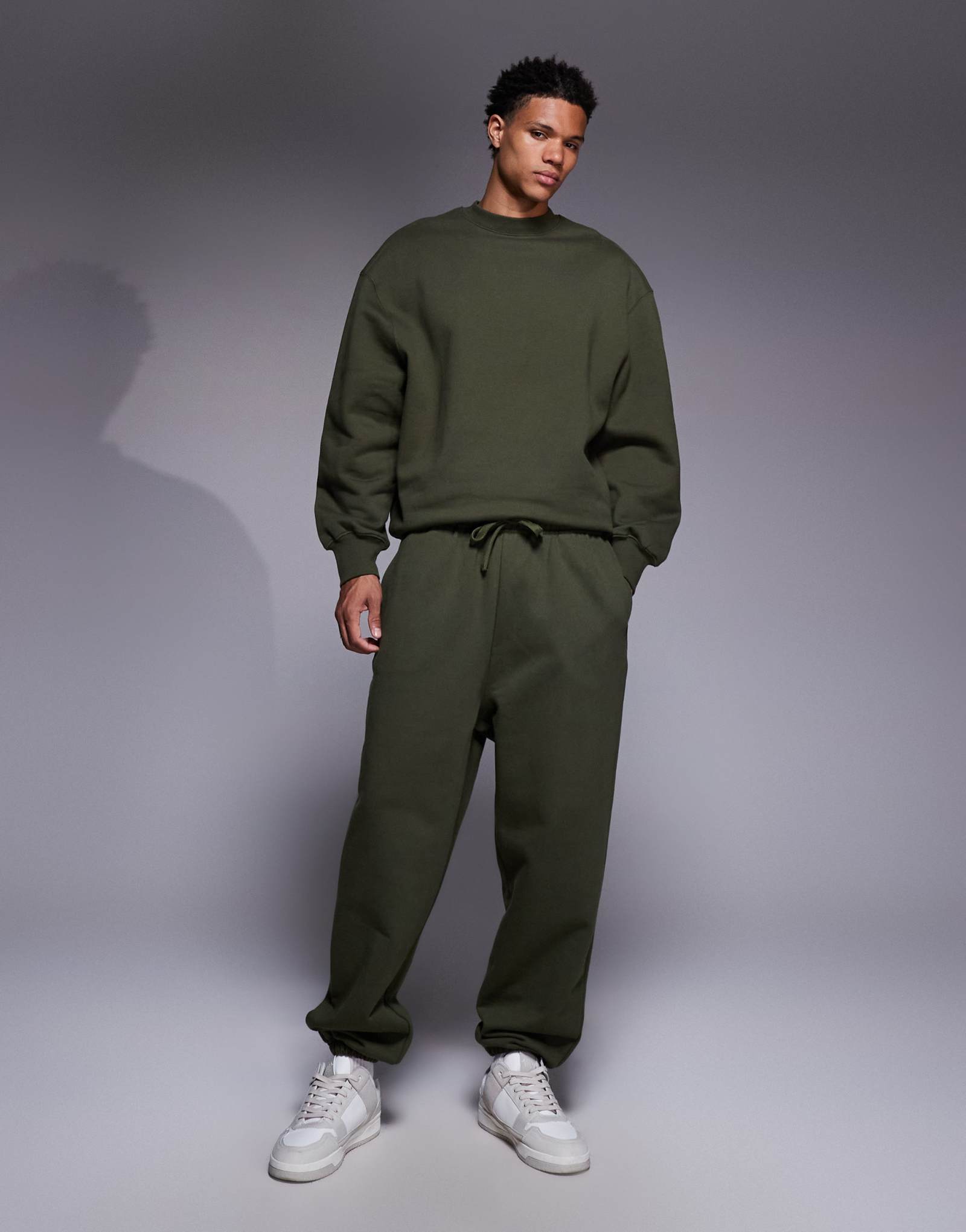 Спортивные брюки-оверсайз премиум-класса от ASOS DESIGN цвета хаки весом 400 г.