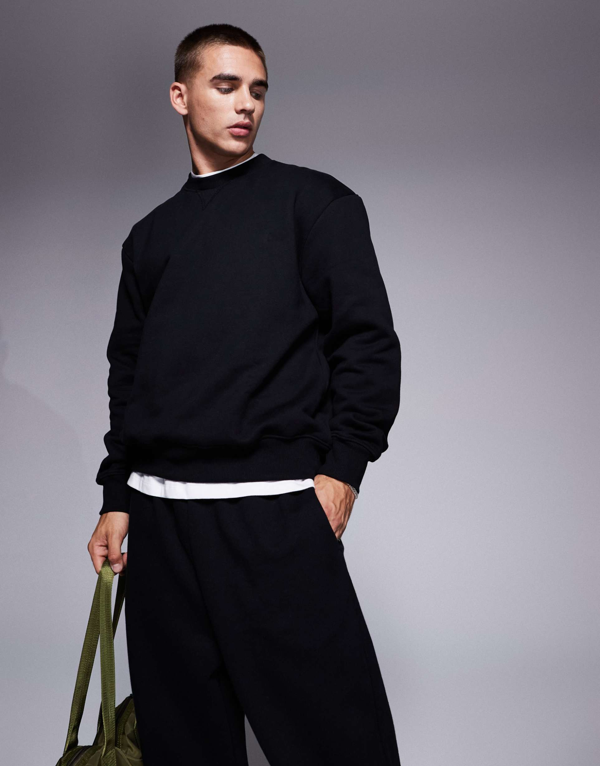 ASOS DESIGN premium heavyweight oversized sweatshirt 400gsm in black - BLACK
