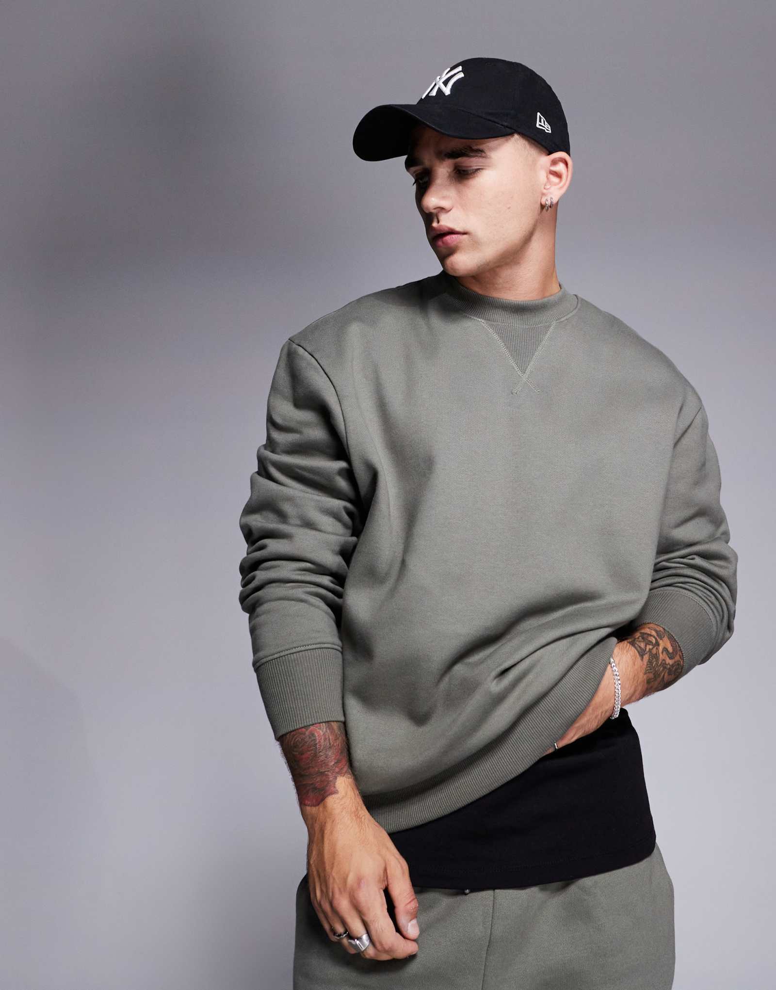 Толстовка оверсайз премиум-класса в тяжелом весе от ASOS DESIGN цвета хаки 8390₽