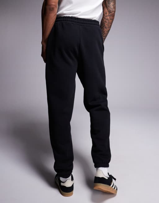 ASOS DESIGN premium heavyweight tapered sweatpants in 400gsm in black, 5 of 5