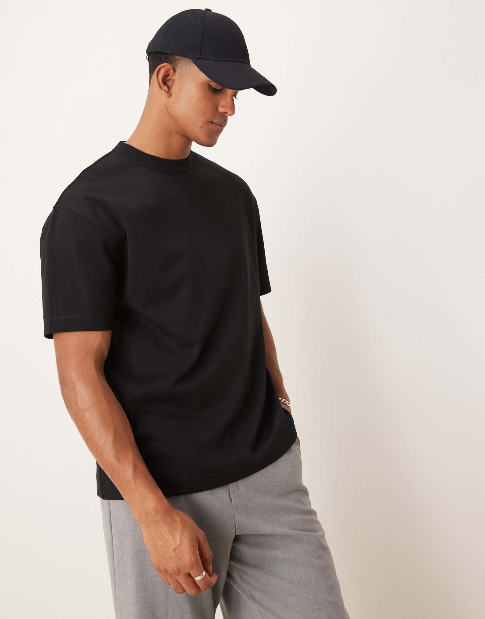 Футболка ASOS DESIGN Premium interlock relaxed T-shirt 300gsm черного цвета