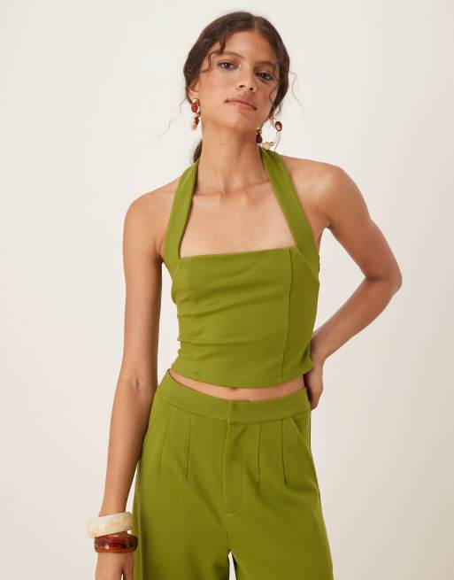 ASOS DESIGN – Premium – Kakifärgad topp i courtellejersey med halterneck