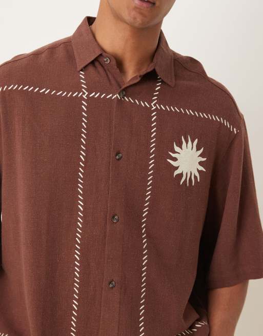 ASOS DESIGN – Premium – Kastiges Oversize-Hemd in Braun aus Leinenmix mit Stickerei, 2 von 4