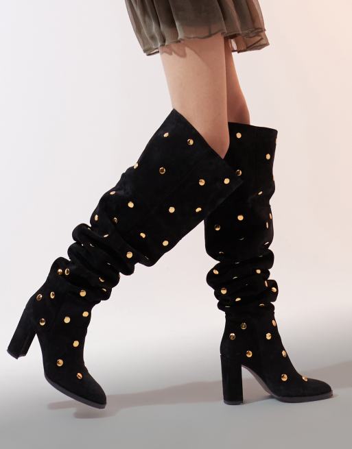 ASOS DESIGN Premium - King - Cuissardes en daim ornées de clous dorés - Noir
