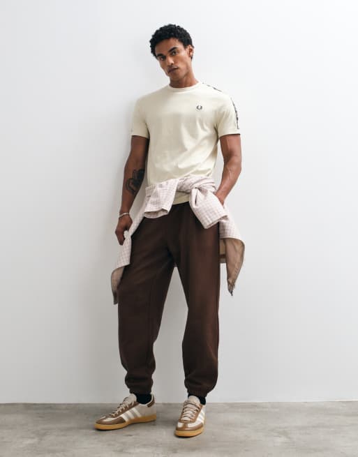 ASOS DESIGN premium kraftiga oversized joggingbyxor med veckdetaljer i brun, 2 av 9