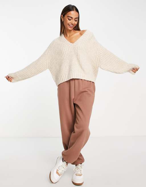 ASOS DESIGN – Premium – Ljusbeige grov tröja i oversize med v-ringning av fluffigt garn, 4 av 4