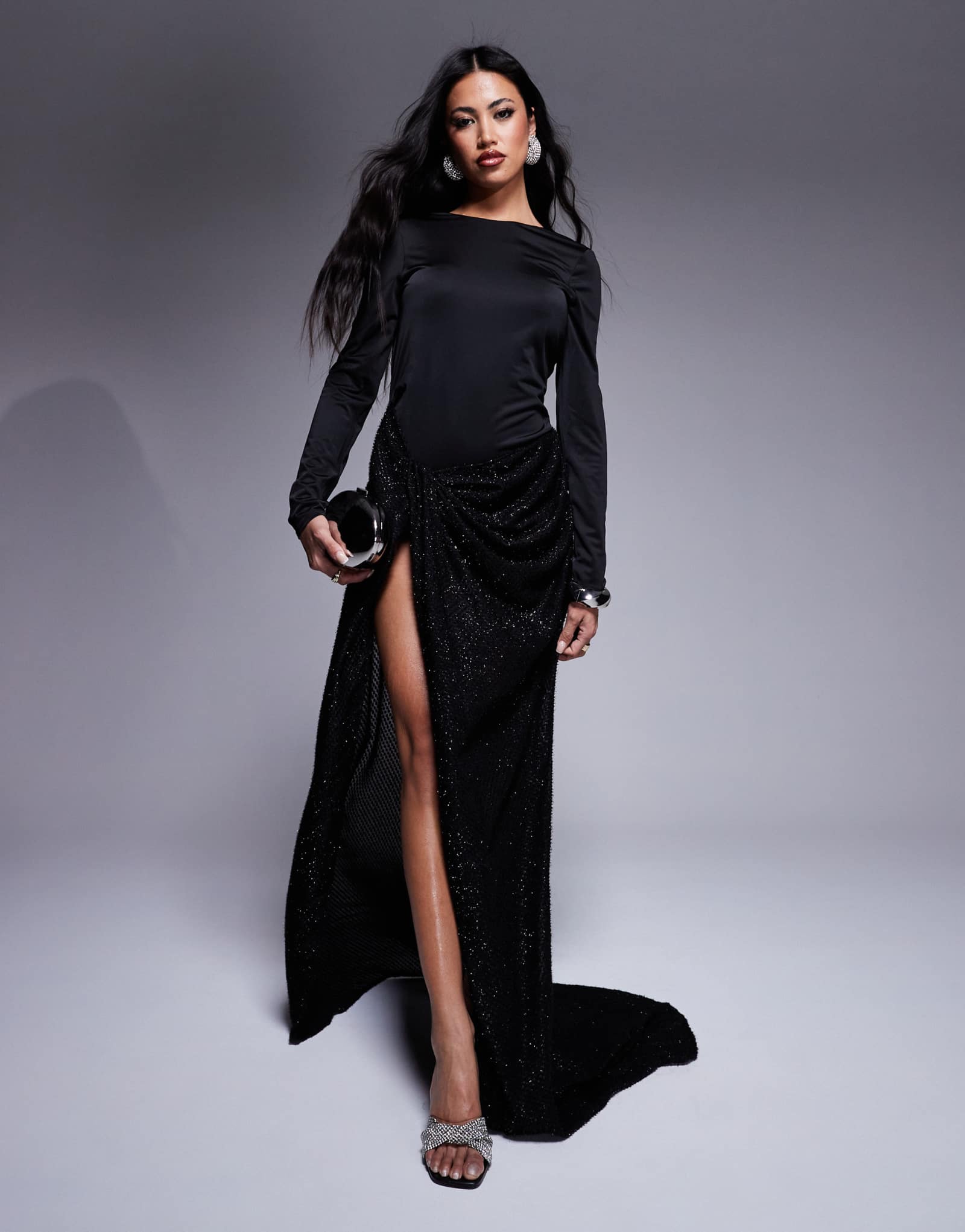 Макси-платье премиум-класса ASOS DESIGN с длинным рукавом и контрастной текстурой черного цвета