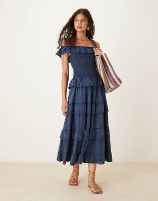 ASOS DESIGN - Premium - Maxikleid mit gesmoktem Oberteil und gerüschtem Lochstickerei-Detail-Blau