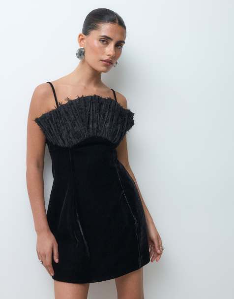 ASOS DESIGN Premium Mini-Kleid aus Samt mit strukturiertem Schnitt und Spitzendetail am Oberteil in Schwarz - view 1