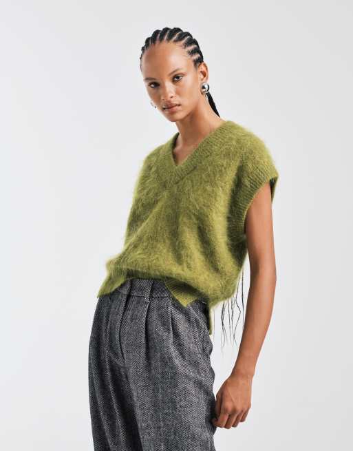 ASOS DESIGN – Premium – Olivgrönt linne med boxig passform och hög v-ringning i mohairmix, 2 av 4
