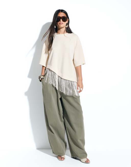 ASOS DESIGN Premium Oversize-T-Shirt mit asymmetrischem Schnitt und Fransen-Detail in Cremeweiß, 2 von 4