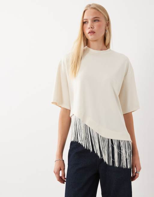 ASOS DESIGN Premium Oversize-T-Shirt mit asymmetrischem Schnitt und Fransen-Detail in Cremeweiß, 3 von 4