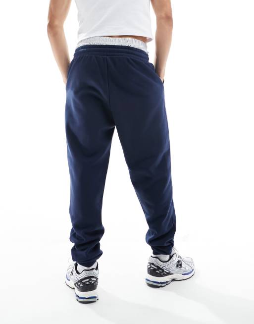 ASOS DESIGN – Premium – Schwere, schmal zulaufende Jogginghose in Marineblau, 2 von 4