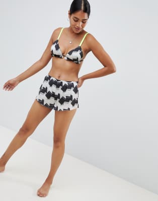 ASOS DESIGN Premium Newspaper Print Short-Multi Multi