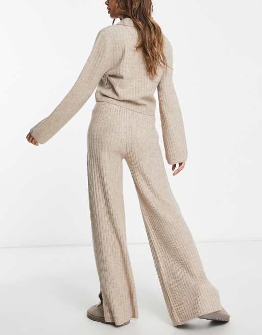 ASOS DESIGN Premium – Stenvitt stickat mysset med tröja med krage och byxor, 3 av 4