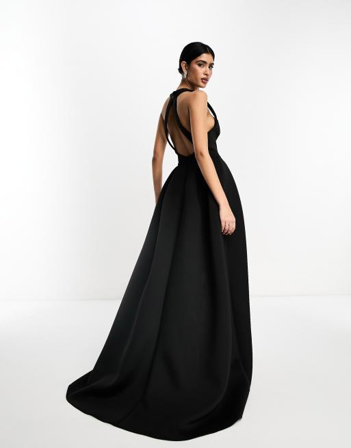 ASOS DESIGN – Premium – Svart, v-ringad maxiklänning med halterneck och stor ytterkjol, 2 av 4