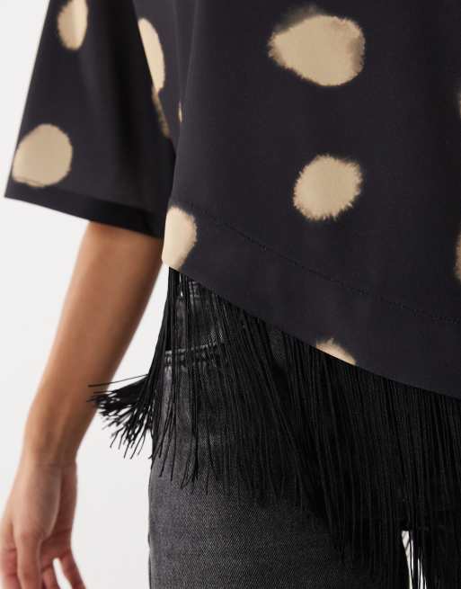 ASOS DESIGN premium t-shirt oversize asimmetrica con frange e stampa a pois, 2 di 4