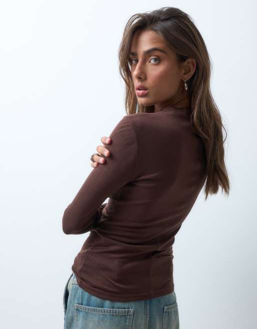 ASOS DESIGN premium top a maniche lunghe con collo a coste in chocolate, 4 di 5
