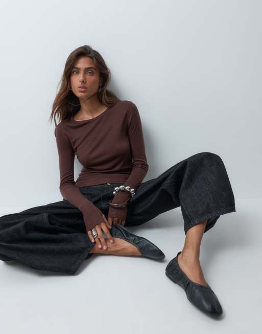 ASOS DESIGN premium top a maniche lunghe girocollo in chocolate, 2 di 5