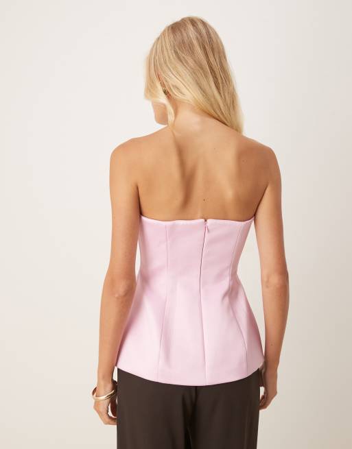 ASOS DESIGN – Premium – Trägerloses, strukturiertes Satin-Oberteil in Rosa mit Schößchensaum , 2 von 4