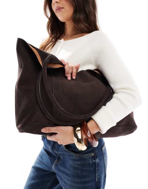 ASOS DESIGN – Premium – Verstärkte, u-förmige Tragetasche aus Wildleder in Schokobraun, 4 von 4