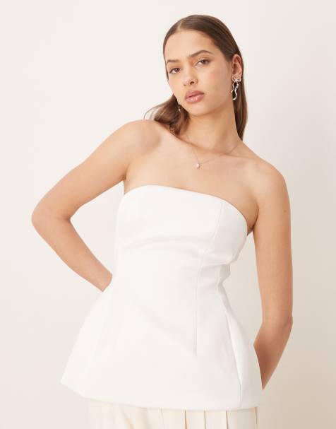 ASOS DESIGN – Premium – Vit, strukturerad bandeau-topp i satin med peplum-fåll - view 1